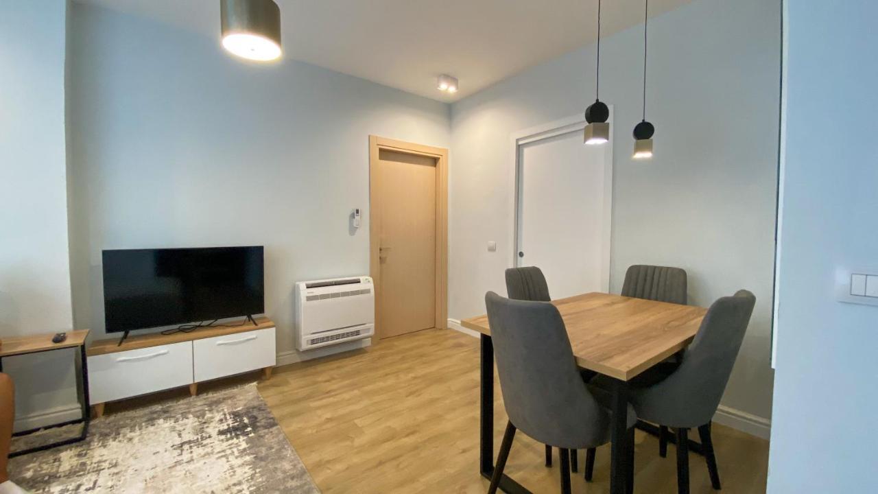 Centrally Located Glamorous Bright Near Bazaar Apartment Tirana