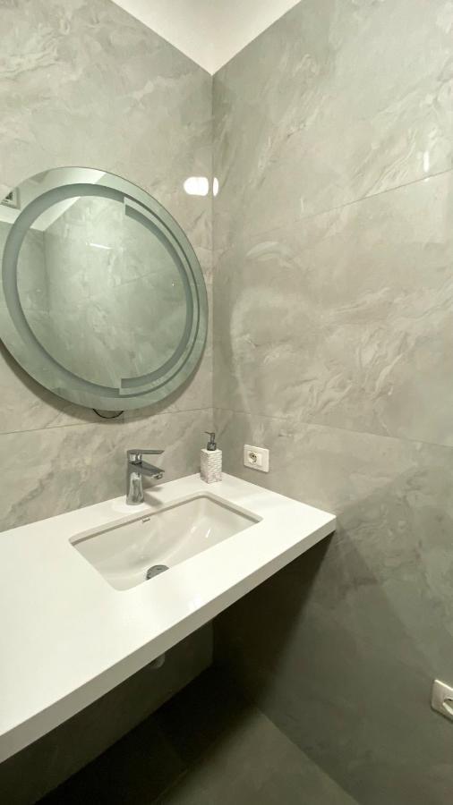 Apartment Centrally Located Glamorous Bright Near Bazaar Tirana